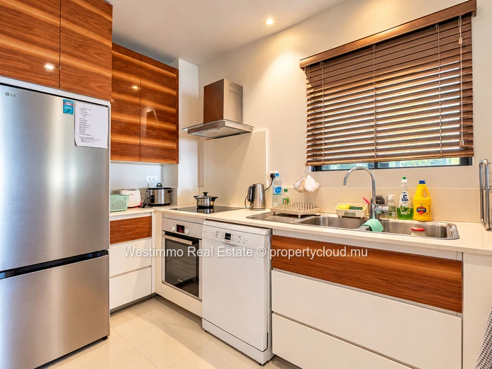 Appartement en rez-de-jardin avec vue mer dans une résidence pieds dans l'eau à louer à Tamarin