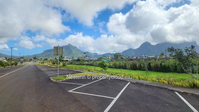 Land for sale in L'Avenir , Moka Smart City 10.5 Perches fenced with mountain view near schools shops and bus stop.