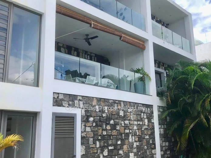 3-Bedroom G+2 Apartment for Sale in Pereybere
