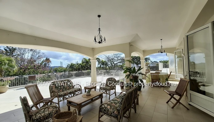 Large Family House for sale in Floréal 