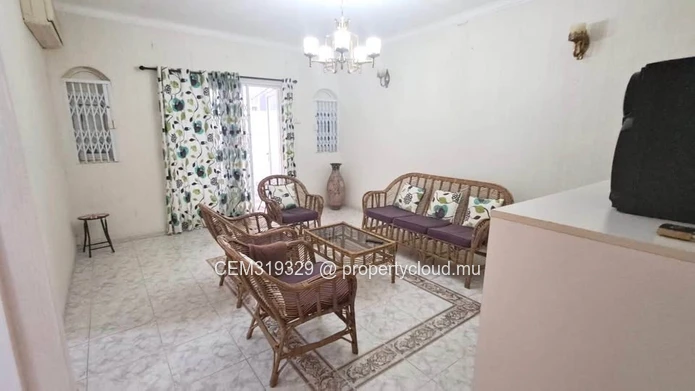 CLEAN & SPACIOUS 3-BEDROOM APARTMENT FOR RENT IN FLIC EN FLAC  ~ 3 Mins Walk to Flic en Flac Beach