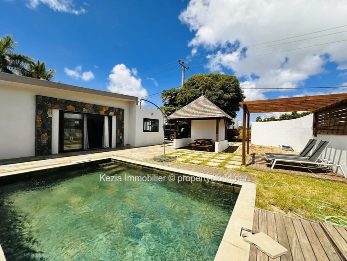 Bungalow With Pool And Garden