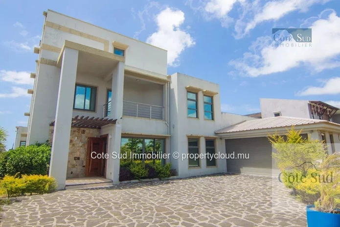 Superbe villa moderne à Beau Vallon avec piscine