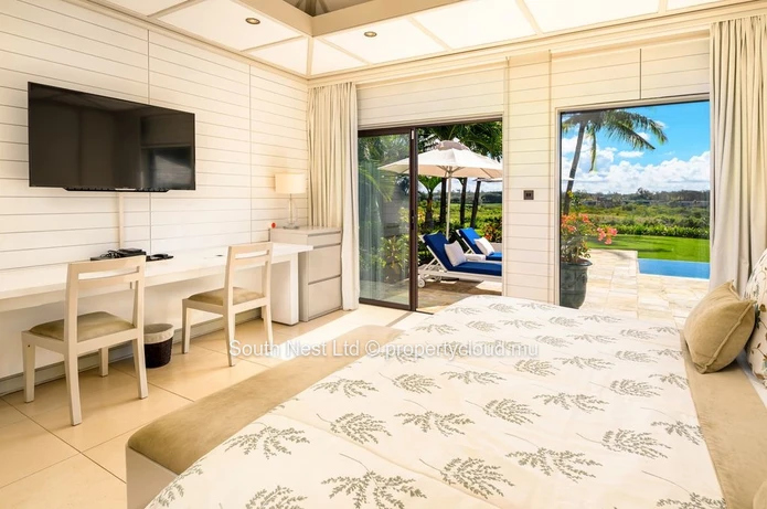 Exceptional 6-Bedroom Golffront Villa with Panoramic Sea & Île aux Cerfs Views