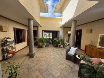 5 Bedroom Villa