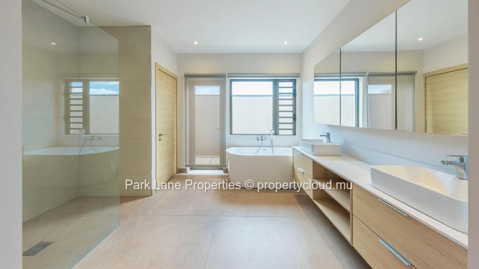 Élégante villa de 4 chambres avec vue panoramique sur la montagne et piscine privée