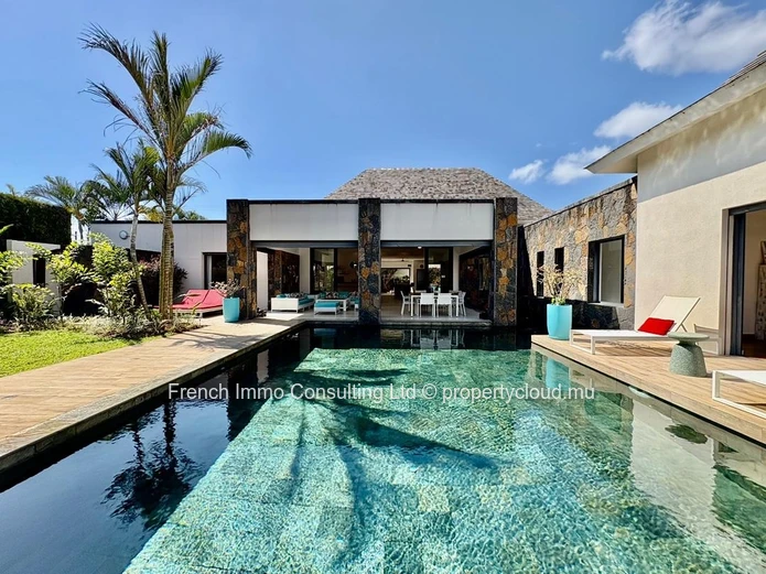 Villa d'exception, 495 M2 habitable, 1040 M2 de jardin tropical a Pereybere 