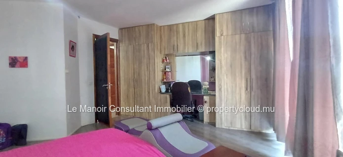 Villa d’Exception Pieds dans l’Eau avec 2 piscines, Accès Direct à la Mer, Business Locatif Actif et Vue Panoramique