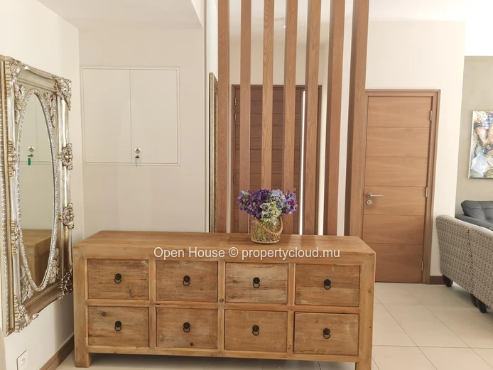 Appartement IRS à vendre à Grand Baie, 198m², 3 chambres en suite, piscine commune, dans domaine avec Golf, accessibl...