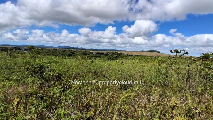 A vast plot of land, thousands of possibilities — 36,332 m² in L'Espérance