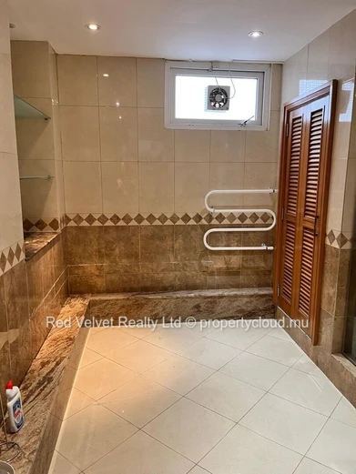 Appartement au rez-de-chaussée à vendre à Floréal | 2 chambres | Véranda spacieuse