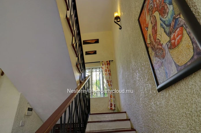 Stunning 3-bedroom duplex with sea access 
