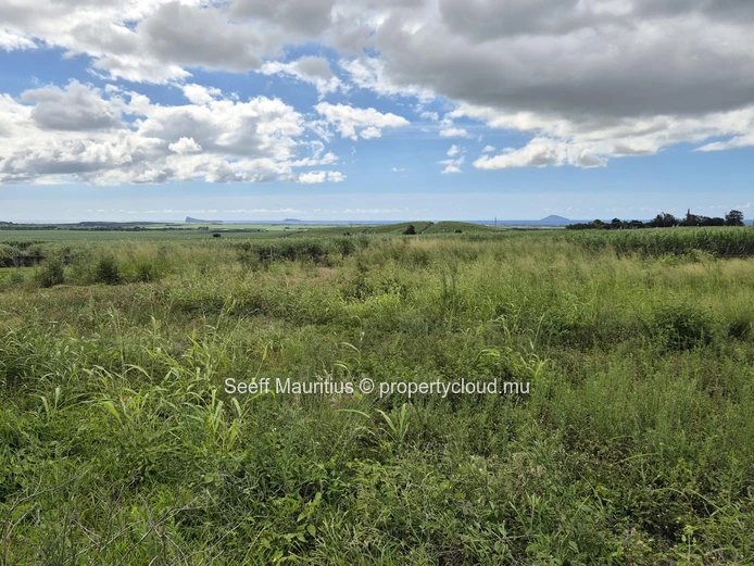 Prime Residential Plot with Panoramic Views of the Northern Islands – Mont Piton 2
