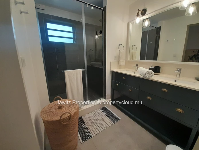 Effortless Island Living: Sea View 3 Bedroom Apartment