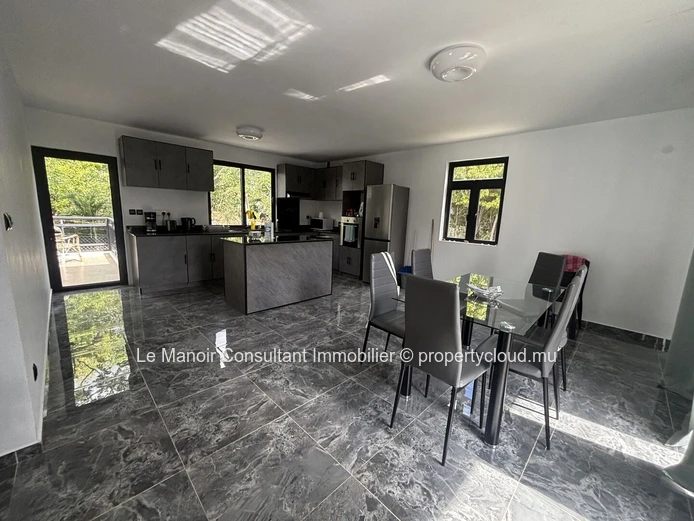 Villa 5 chambres à vendre à Flic en Flac avec jardin