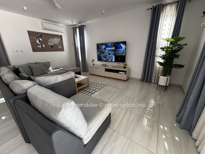 SINGLE-LEVEL VILLA WITH 3 BEDROOMS, SWIMMING POOL AND TROPICAL VERANDA – Grand Baie