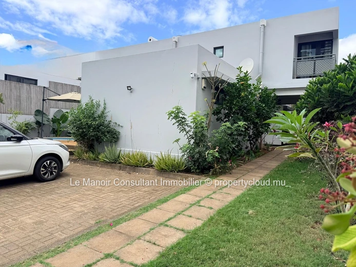 Villa moderne meublée avec piscine — idéale en résidence principale ou investissement locatif