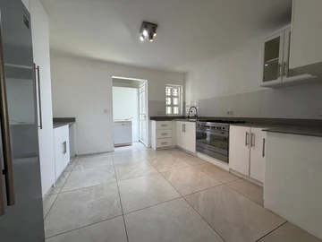 5 Bedroom Villa