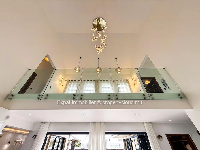 Exceptional Villa With Generous Spaces – Péreybère