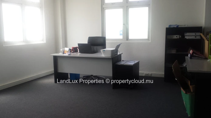 Espace bureau meublé à vendre à Quatre-Bornes
