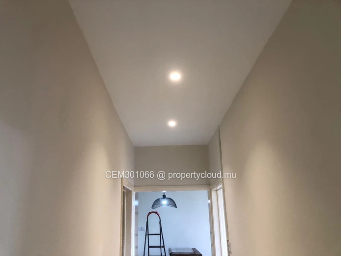 Appartement 3 chambres entièrement rénové avec balcon à louer à Floreal - À 7 minutes à pied de la station de métro  
