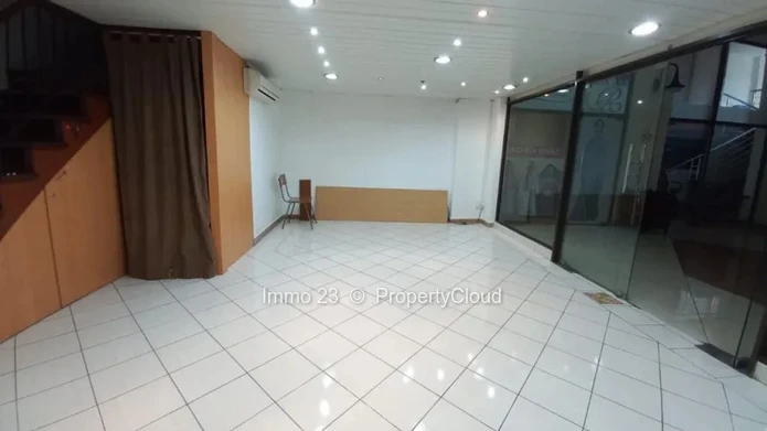Emplacement commercial - 70m2 - Quatre Bornes - Ref. EM100048LO