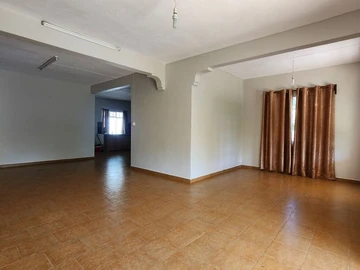 6 Bedroom House