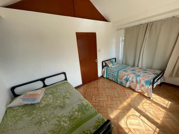 6 Bedroom House