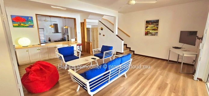 A louer : Charmante maison (style duplex / townhouse) pieds dans l'eau à Roches Noires