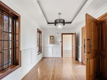 6 Bedroom House