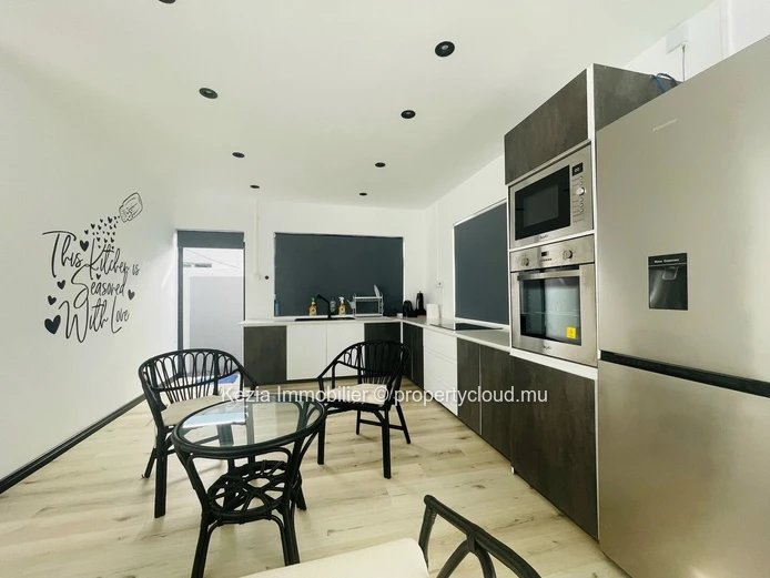 Duplex Contemporain Avec Piscine Privée