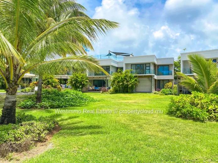 GRAND GAUBE - Magnificent modern duplex on the edge of the Barachois