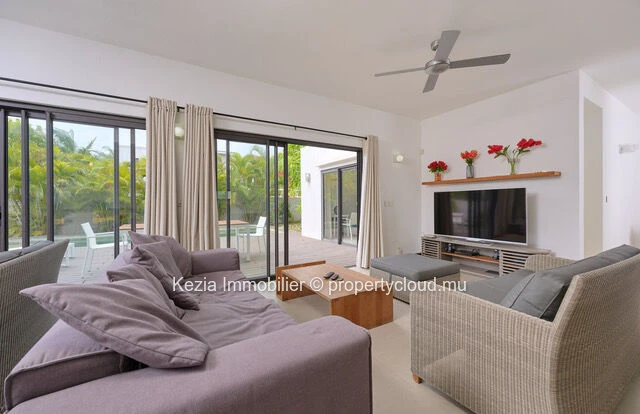 Contemporary Villa With Swimming Pool Just Minutes From The Beach 