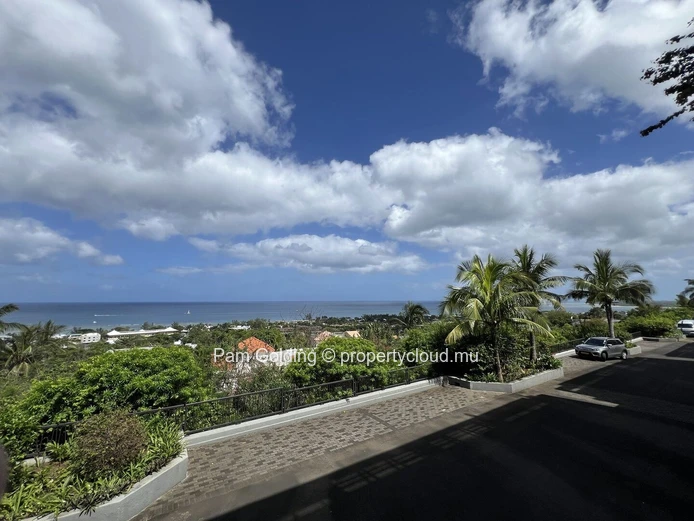 Appartement à vendre à Rivière Noire, 3 chambres, 240m² avec piscine commune