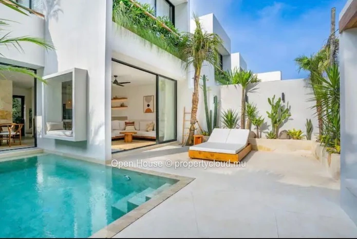 Local Market - Stunning 3-Bedroom Balinese Villa in Pereybere Area, Deco Pack included.