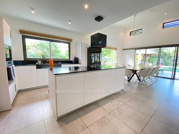 Splendid 4-bedroom en-suite villa for sale - highly sought-after estate and ideally located in Grand Baie -
