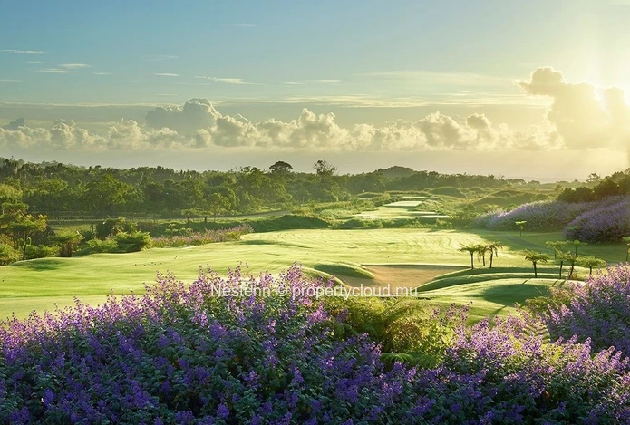 Residential land of 2293 m2 on golf course with sea and mountain views