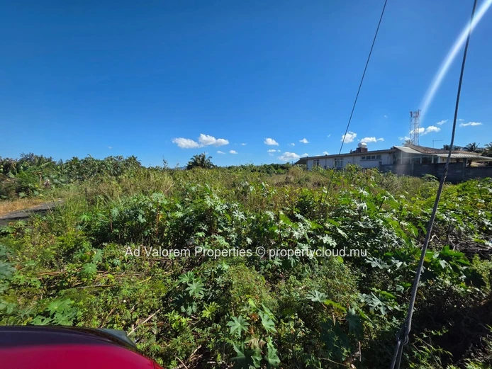 Terrain résidentiel à vendre à Riambel – Cadre paisible avec vue sur les montagnes