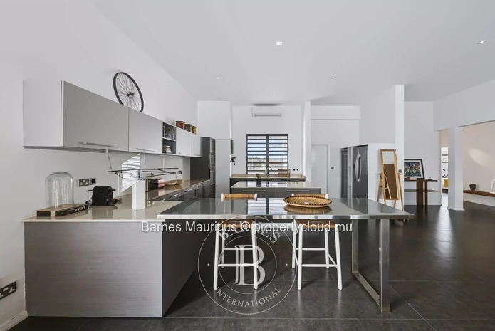 PEREYBERE - BEACHFRONT PENTHOUSE with 3 bedrooms