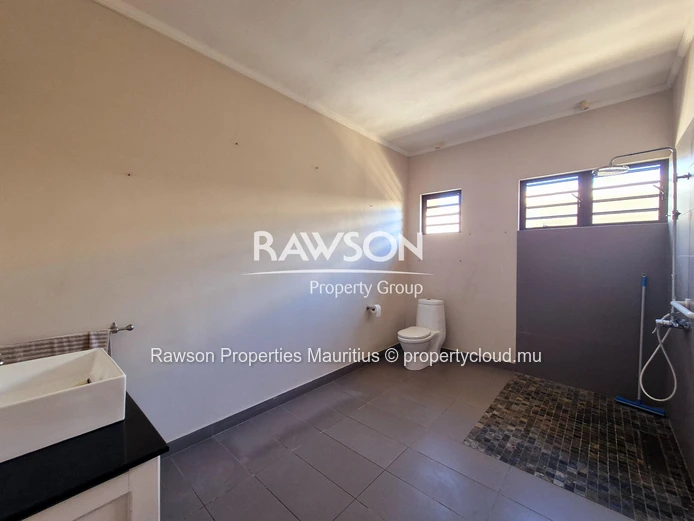 Prime Single-Storey Property for Sale in Floréal – Ideal for Residential or Professional Use