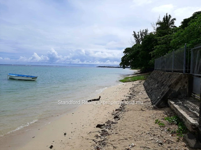 Villa à Vendre – 6 Chambres, Tombeau Bay, Nord
