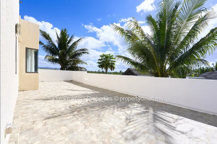 Seafront! Stunning 4-Bedroom Villa With Sea & Mountain Views In Belle Mare - Mauritius