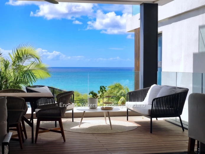 Ocean-View Penthouse with Private Pool in Pointe aux Canonniers