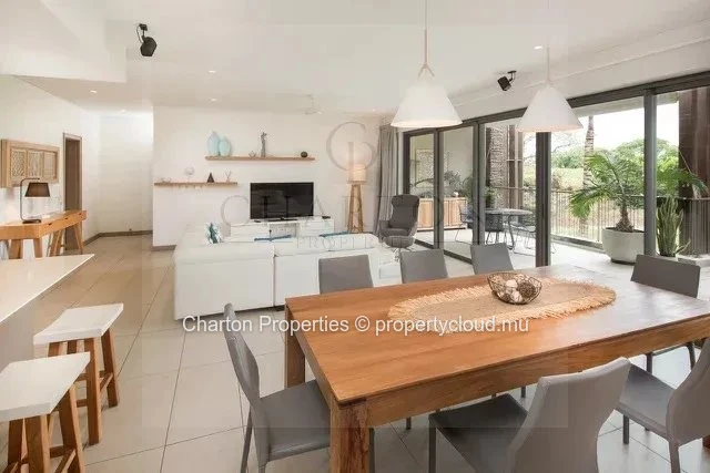 Appartement de 2 chambres en suite avec terrasse et vue dégagée sur le golf