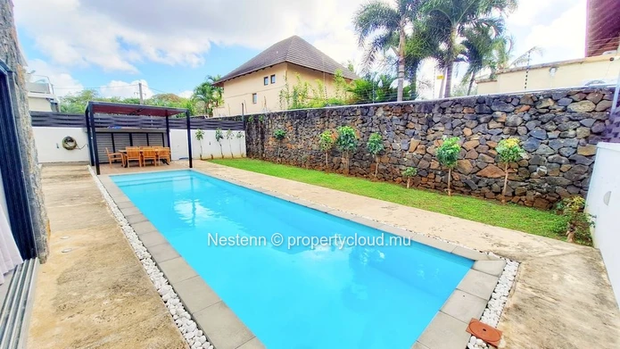Spacious and bright 4 bedroom villa with its swimming pool