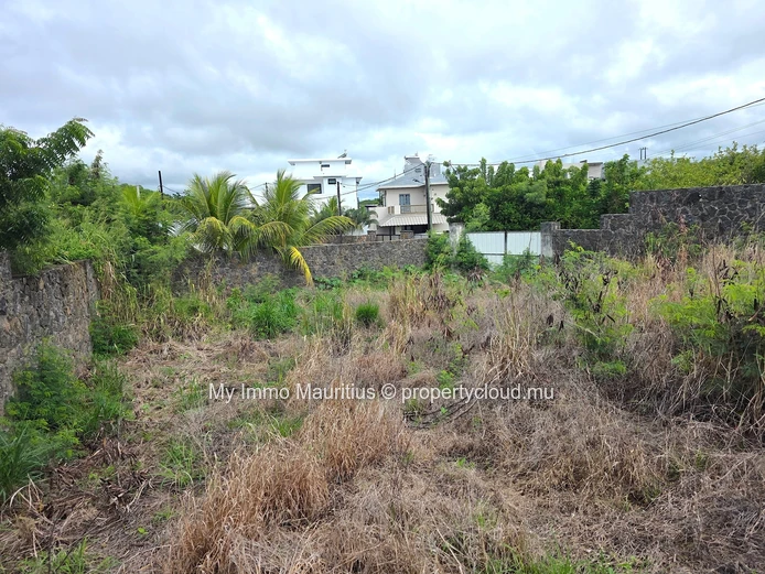 Residential land 422 m² – Calodyne, quiet and sought-after area