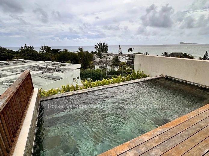 Appartement de 2 chambres en location, front de mer à Mont Choisy, Grand Baie avec piscine