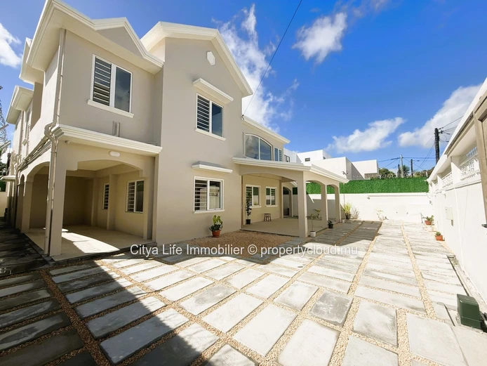 Spacious Renovated House for Sale in Rose Hill – Ideal for Investment or Family Living