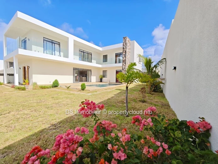 Villa Spacieuse De 5 Chambres + Bureau En Location À Grand Baie - Nord (Mandat exclusif)