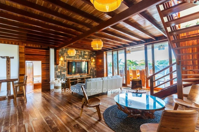 Prestigious villa for rent, ideally located in Péreybère
